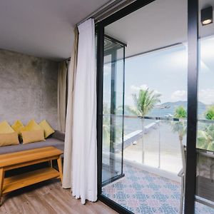 Deluxe Studio